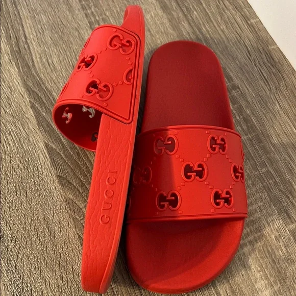Gucci mens Vibrant Red Rubber Slide Sandals - Picture 4 of 10